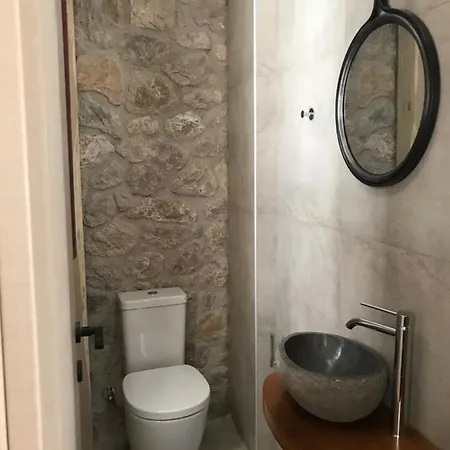 Cabernet Apartment