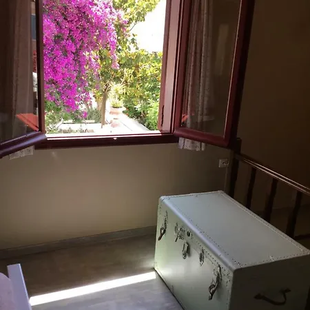 Cabernet Apartment *