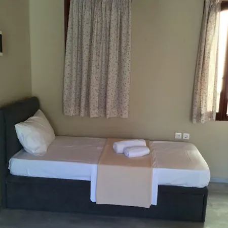 Cabernet Apartment *